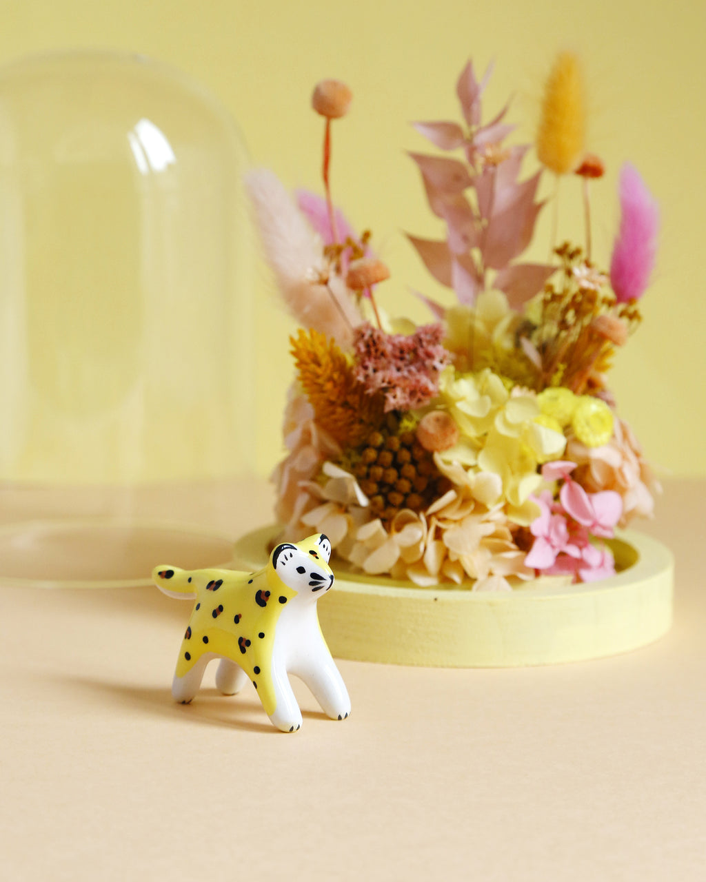 The leopard and the yellow savanna
