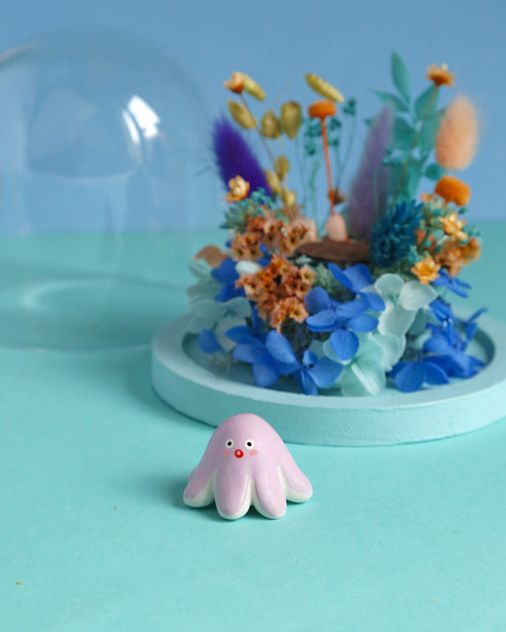 The octopus and the turquoise abyss