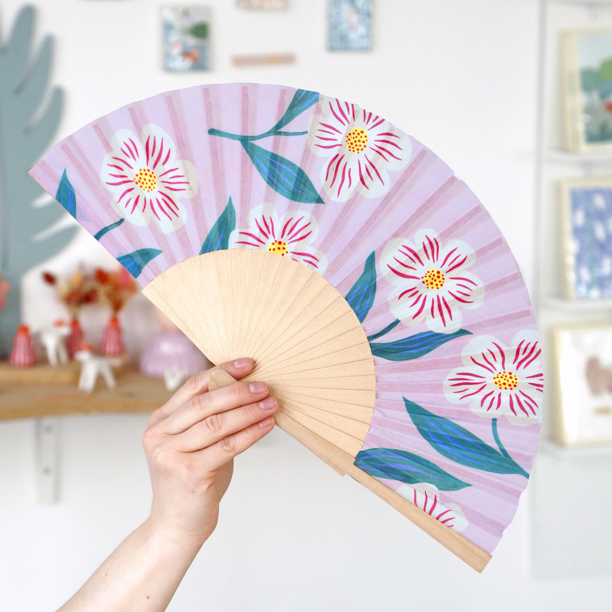 Fan - White flowers